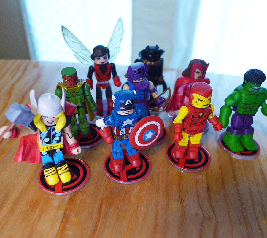 Minimate Showcase Stand – Avengers Logo Base